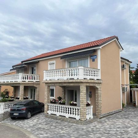 קרק Apartments Ostojic מראה חיצוני תמונה