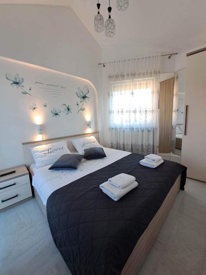 קרק Apartments Ostojic מראה חיצוני תמונה
