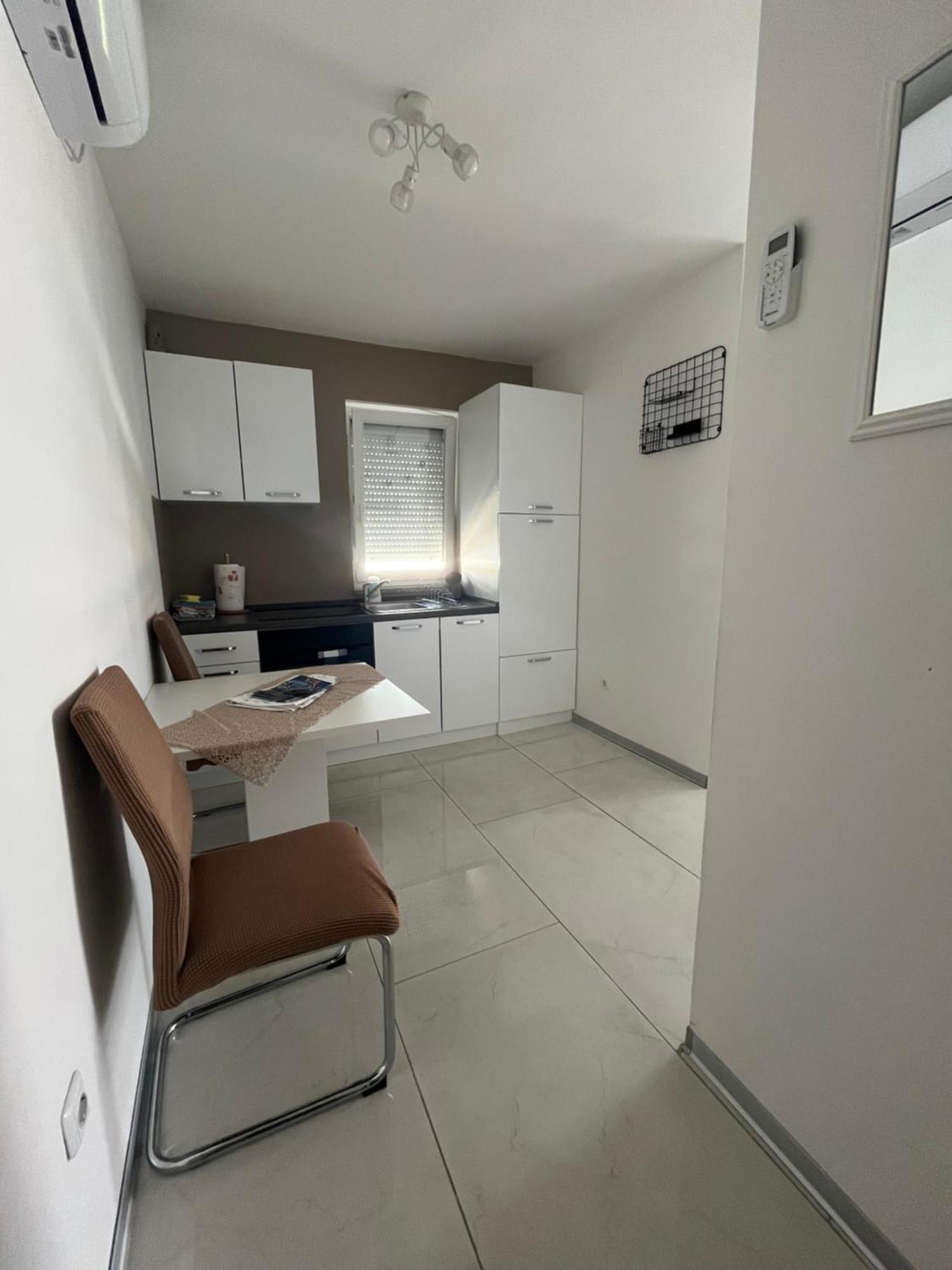 קרק Apartments Ostojic מראה חיצוני תמונה