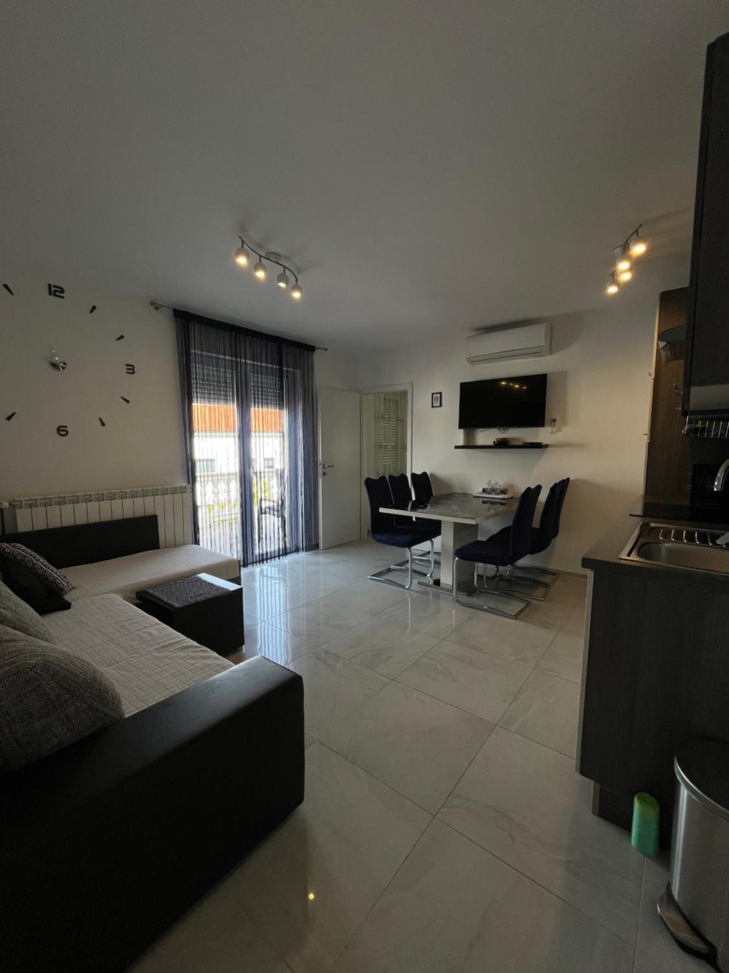 קרק Apartments Ostojic מראה חיצוני תמונה