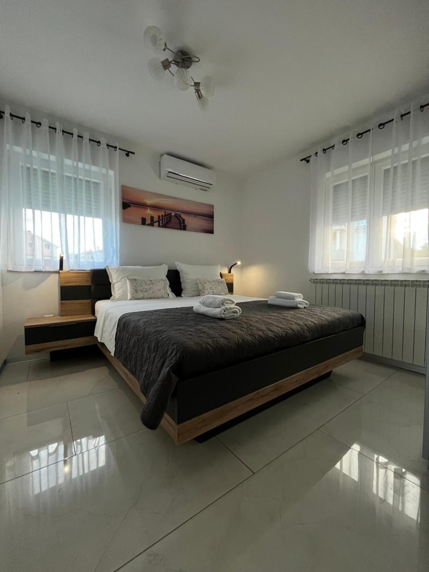 קרק Apartments Ostojic מראה חיצוני תמונה